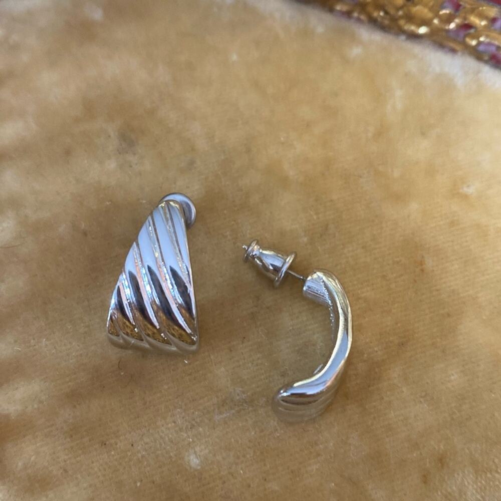 Vintage Monet ribbed signed post earrings